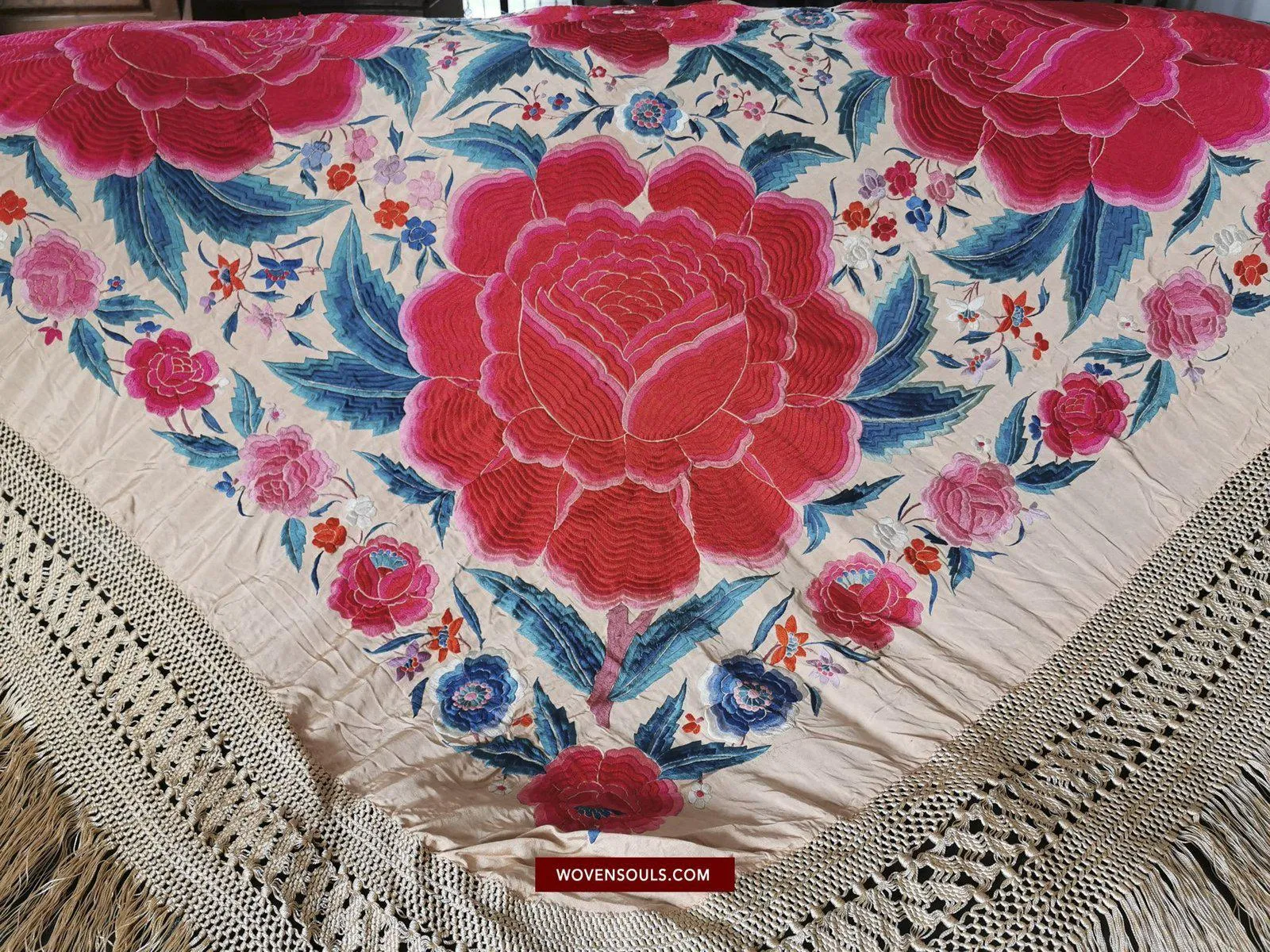 1146 Antique Floral Manila Manton Silk Shawl