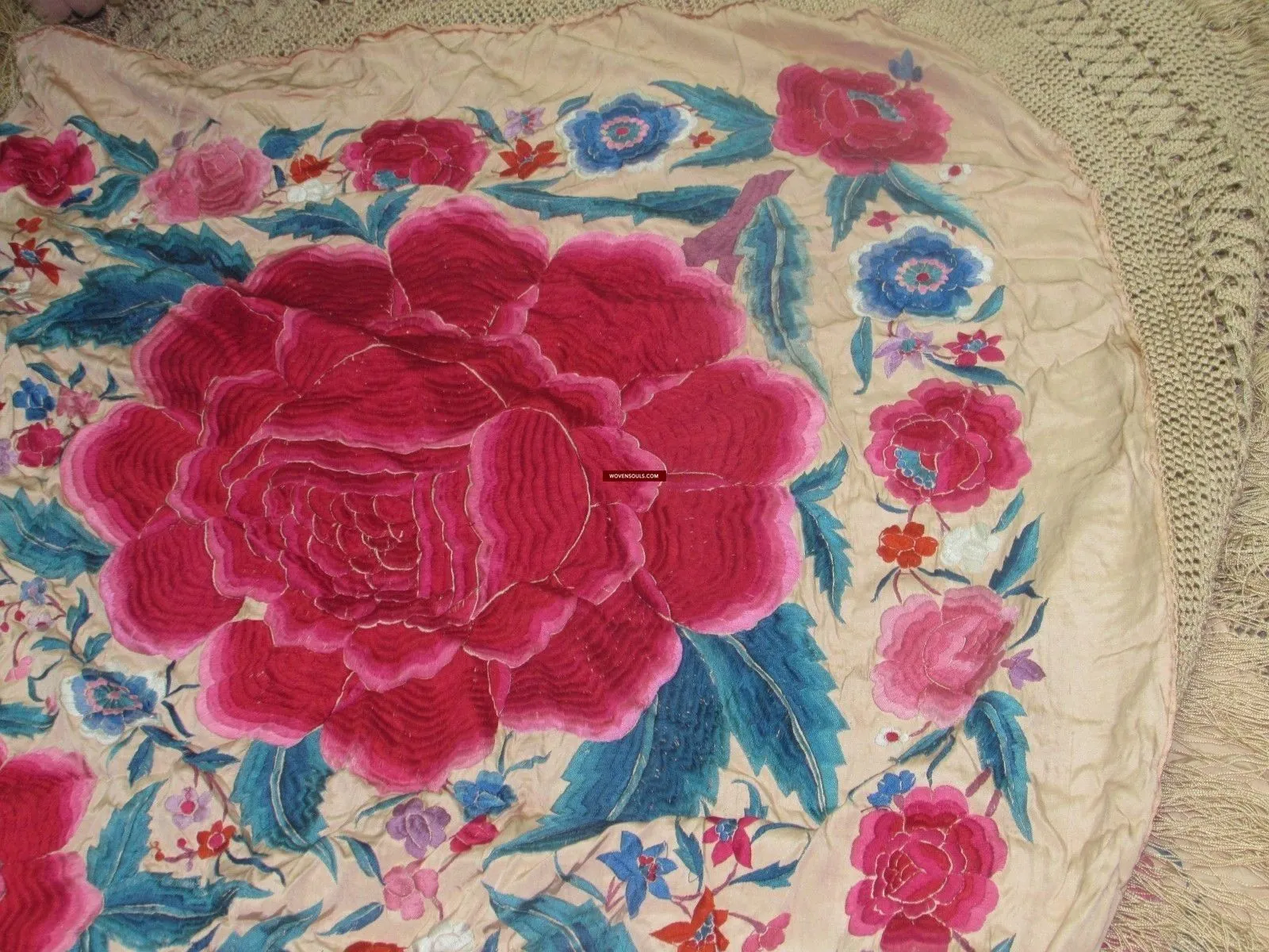 1146 Antique Floral Manila Manton Silk Shawl
