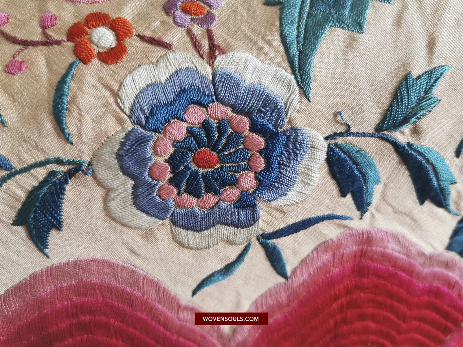 1146 Antique Floral Manila Manton Silk Shawl