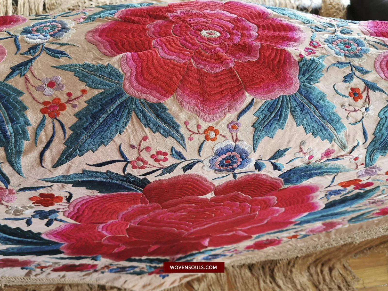 1146 Antique Floral Manila Manton Silk Shawl