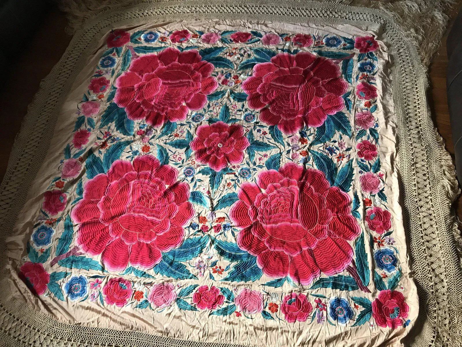1146 Antique Floral Manila Manton Silk Shawl