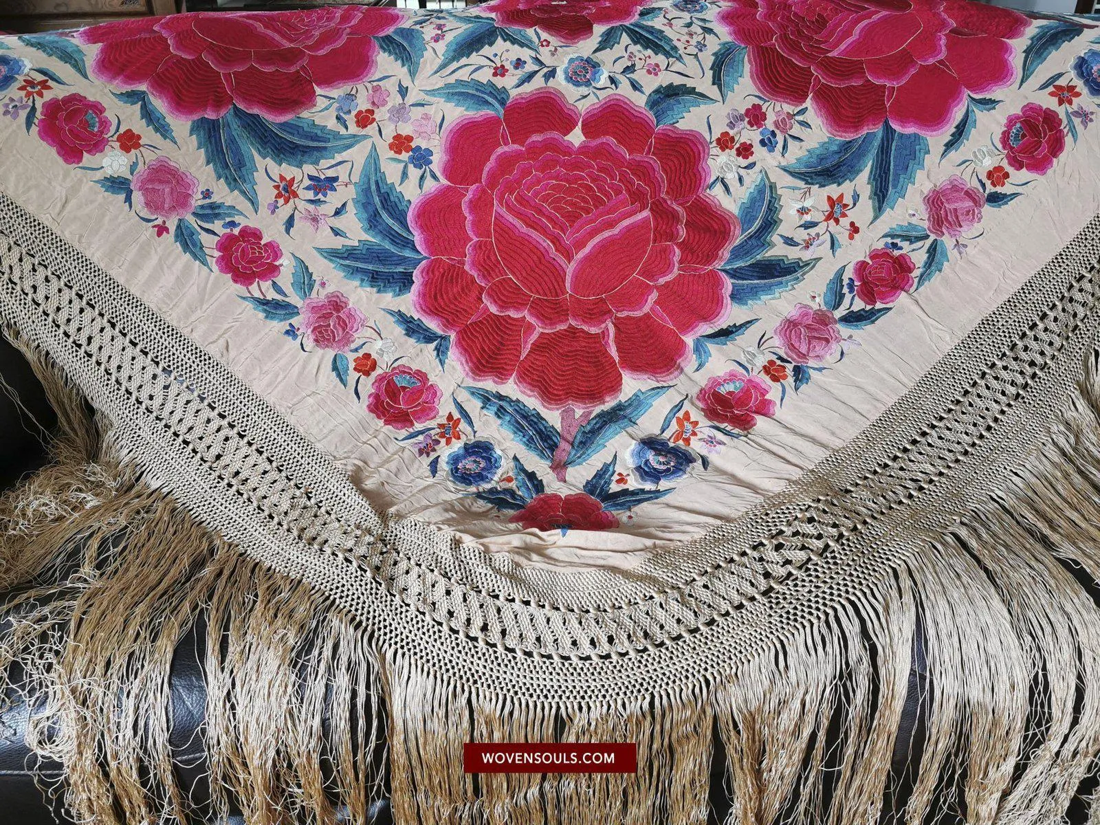 1146 Antique Floral Manila Manton Silk Shawl