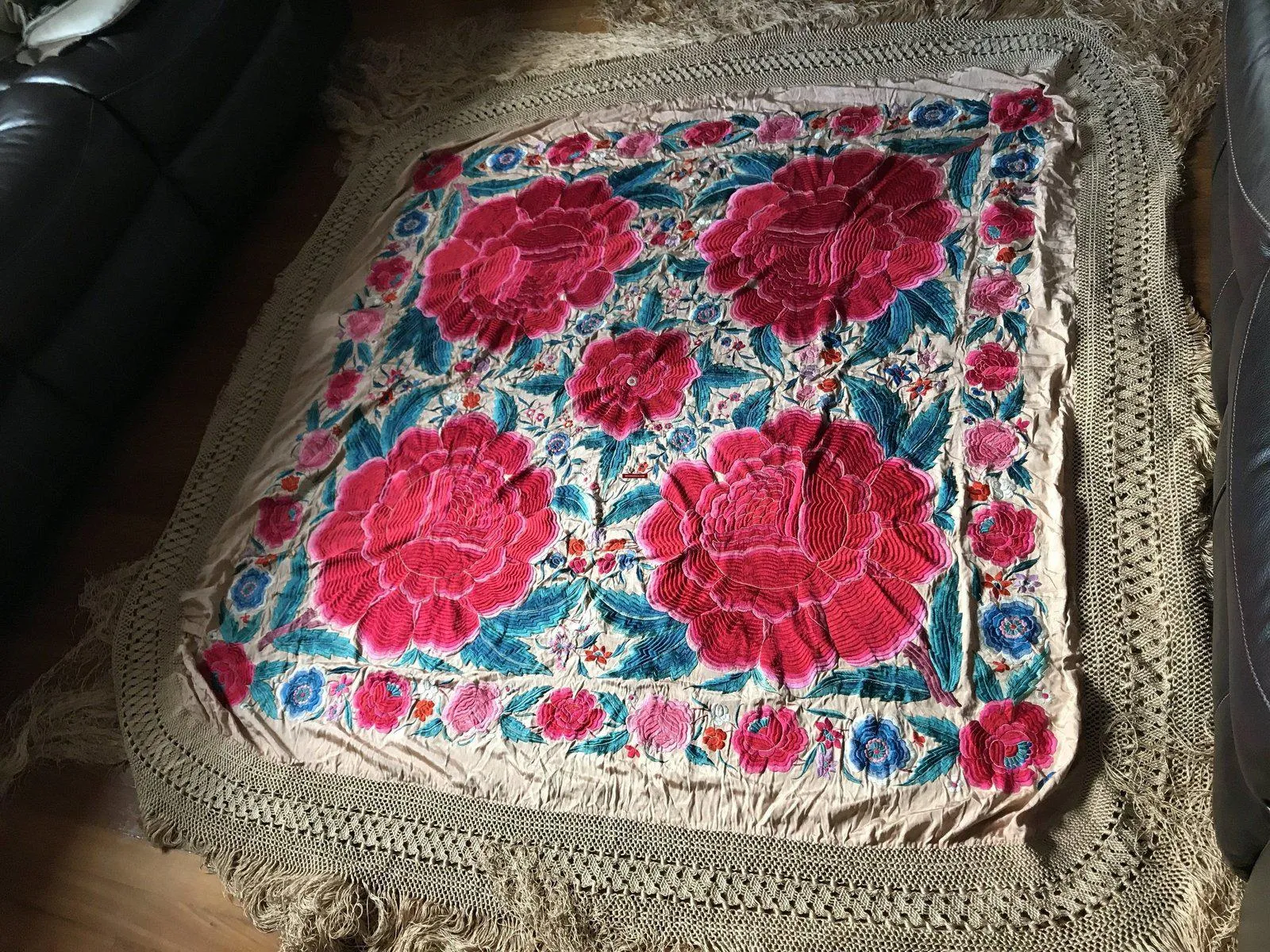 1146 Antique Floral Manila Manton Silk Shawl