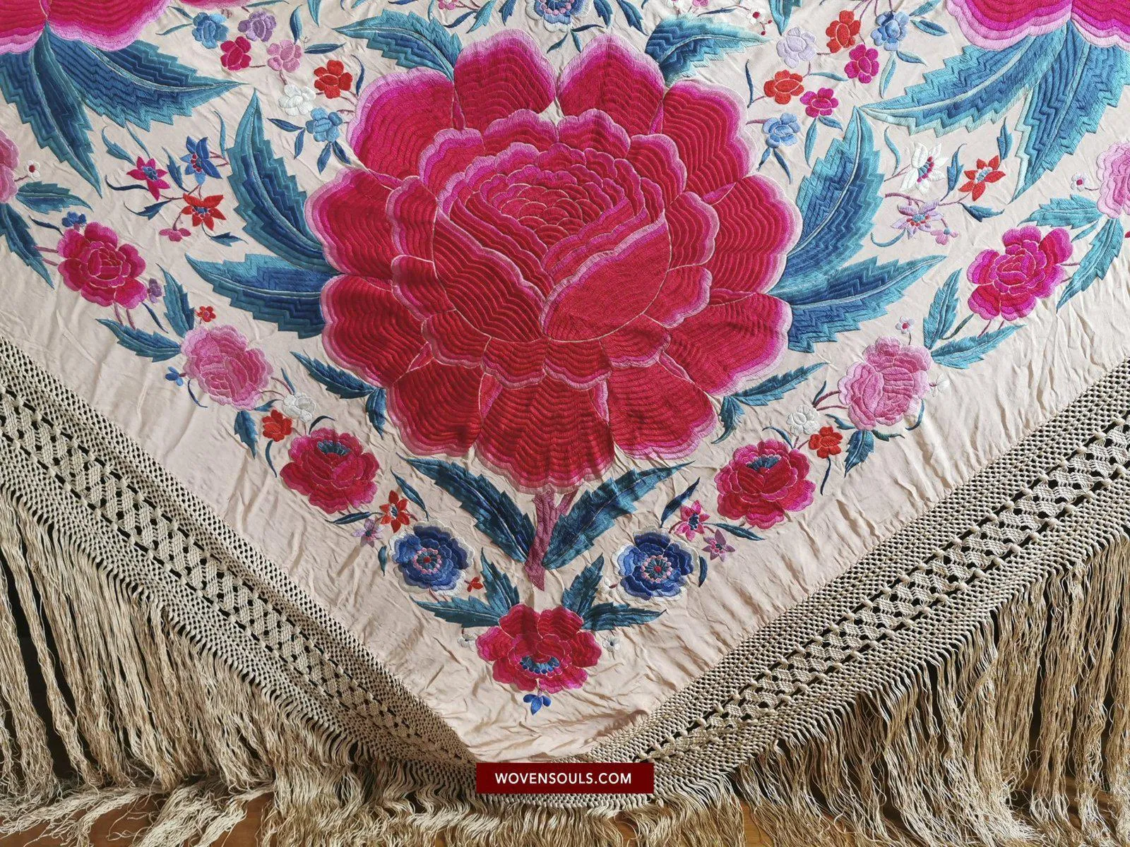 1146 Antique Floral Manila Manton Silk Shawl