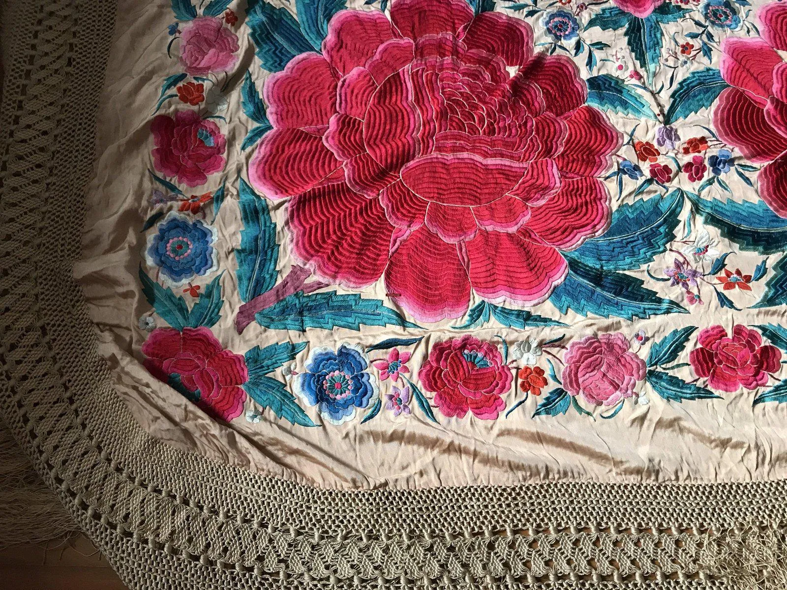 1146 Antique Floral Manila Manton Silk Shawl