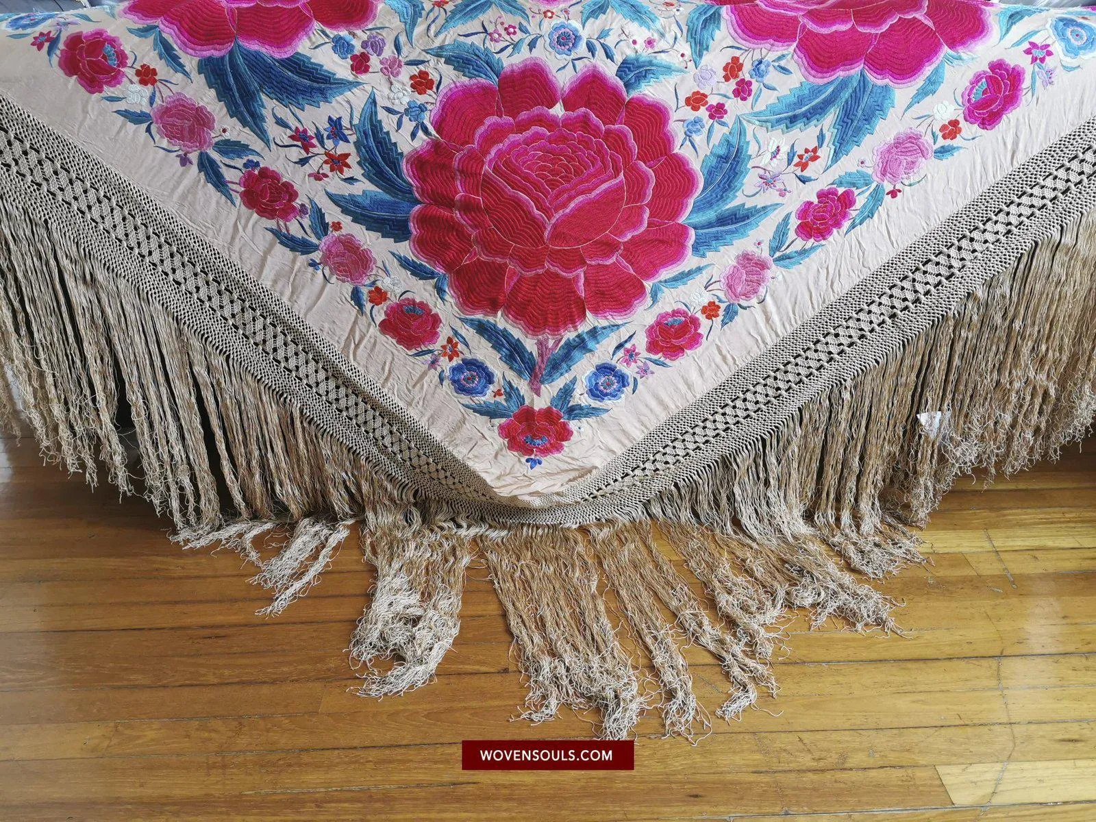 1146 Antique Floral Manila Manton Silk Shawl