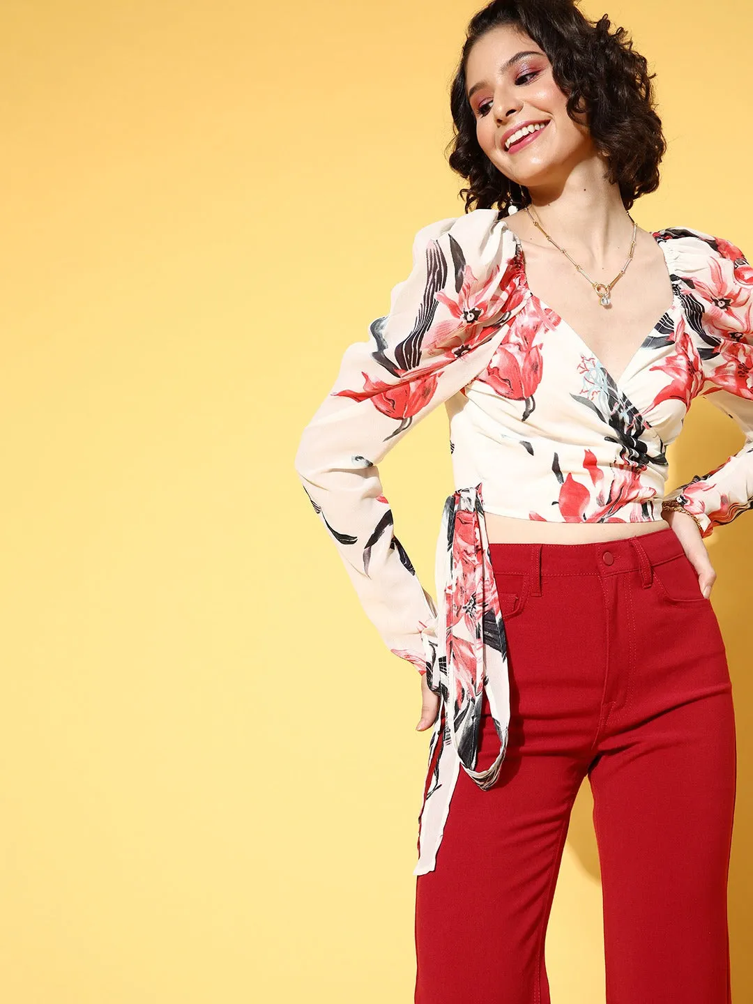 Berrylush Women White & Red Floral Printed Sweetheart Neck Waist Tie-Up Wrap Crop Top