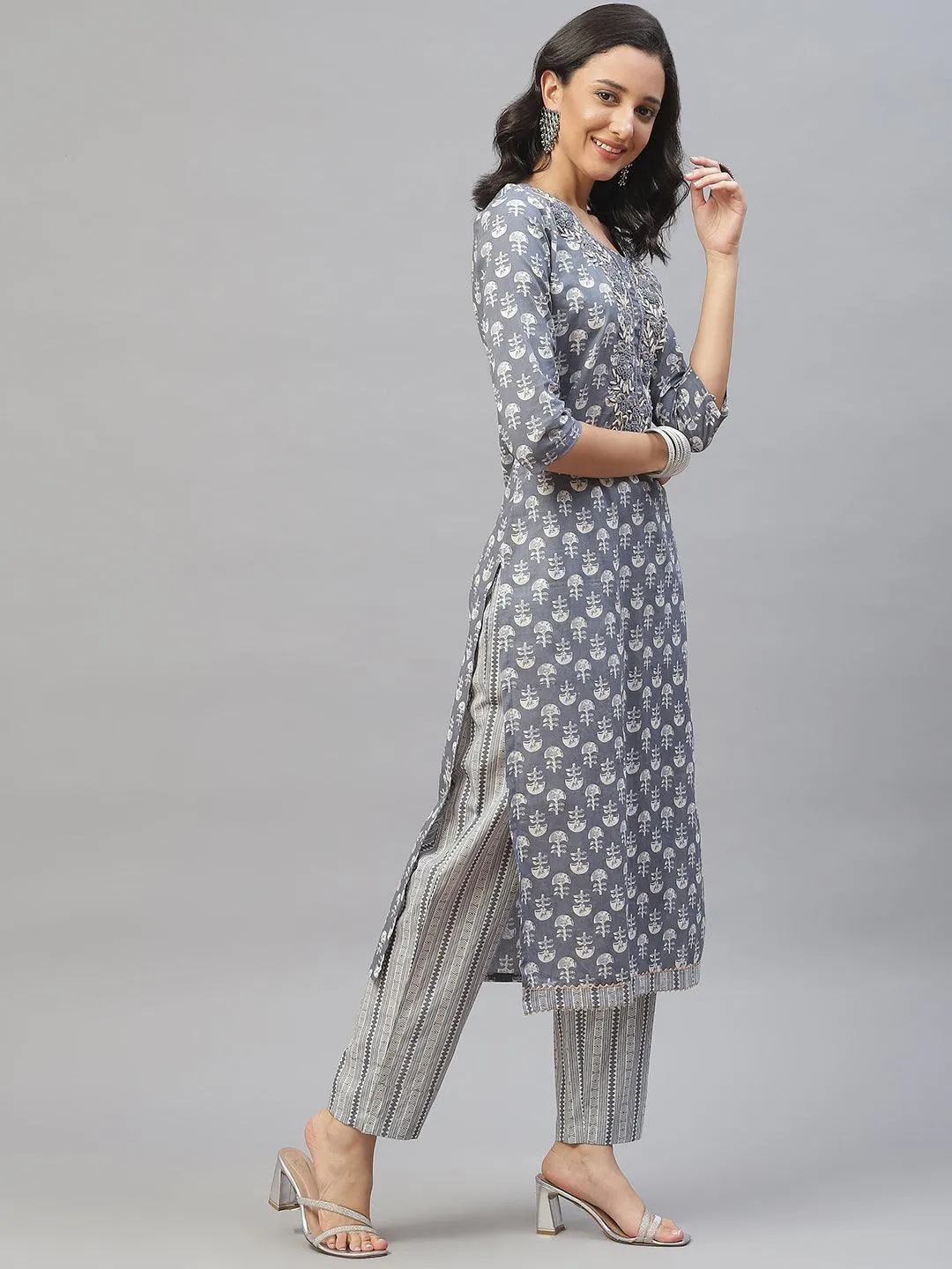 Jashvi Grey and White Floral Printed Kurta Pant Set with Dupatta
